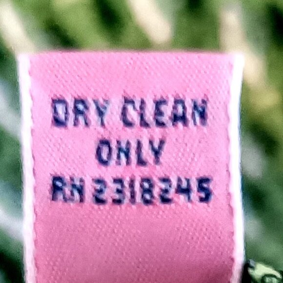 Handmade Vineyard Vines Martha's Vineyard Green Fish Print Silk Tie - Picture 6 of 6